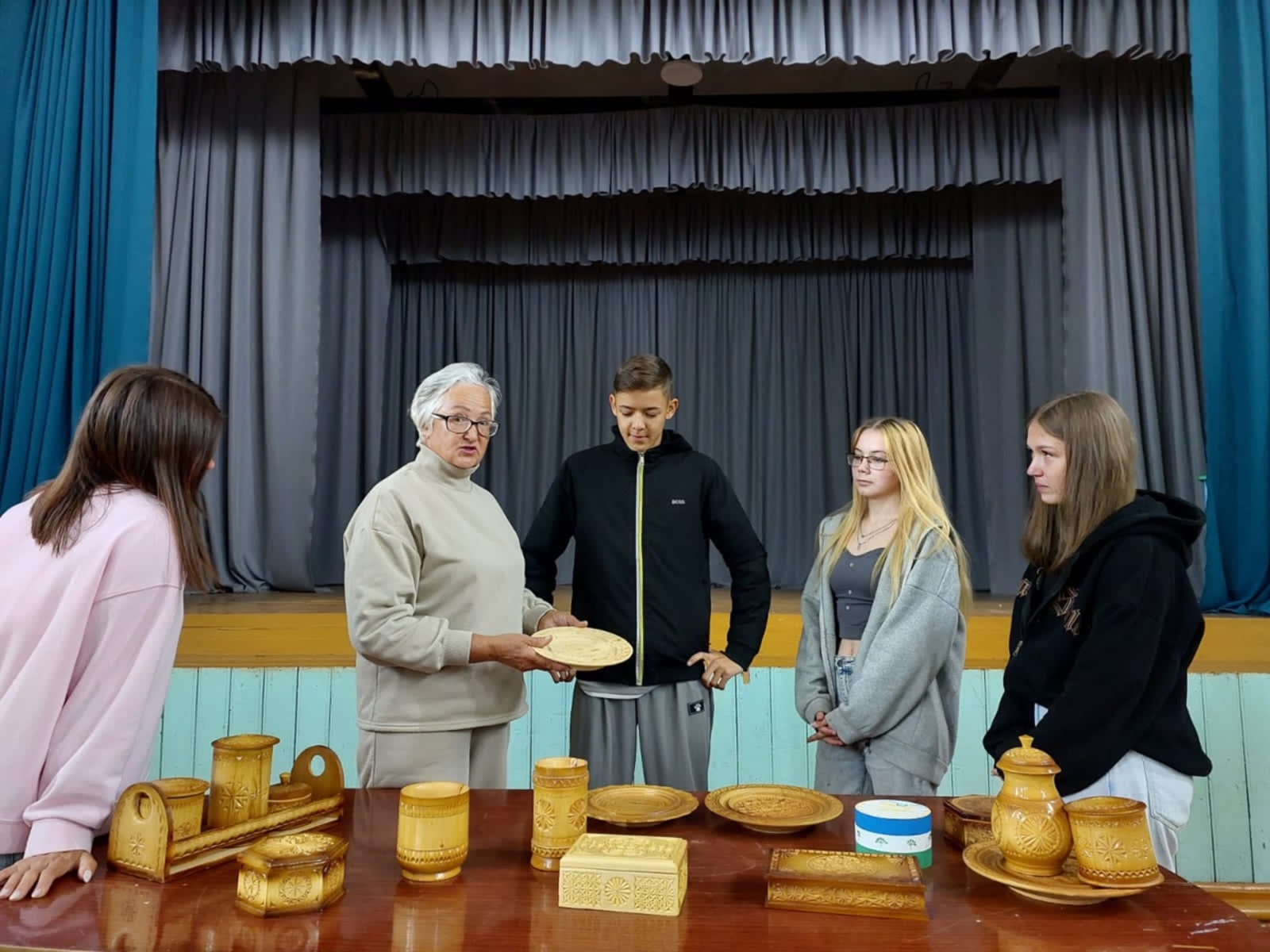 Путешествие в мир народных промыслов и ремесел