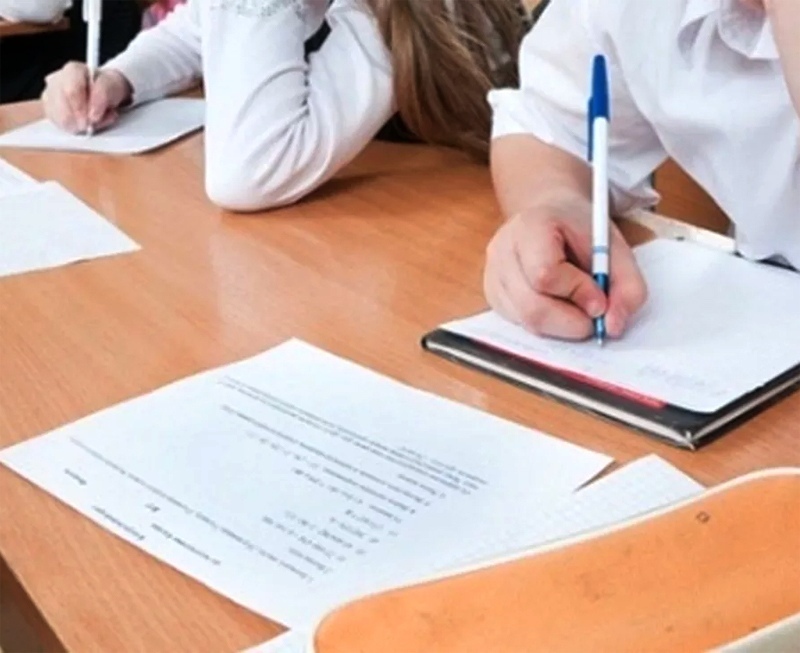 В российских школах перенесли главные контрольные работы