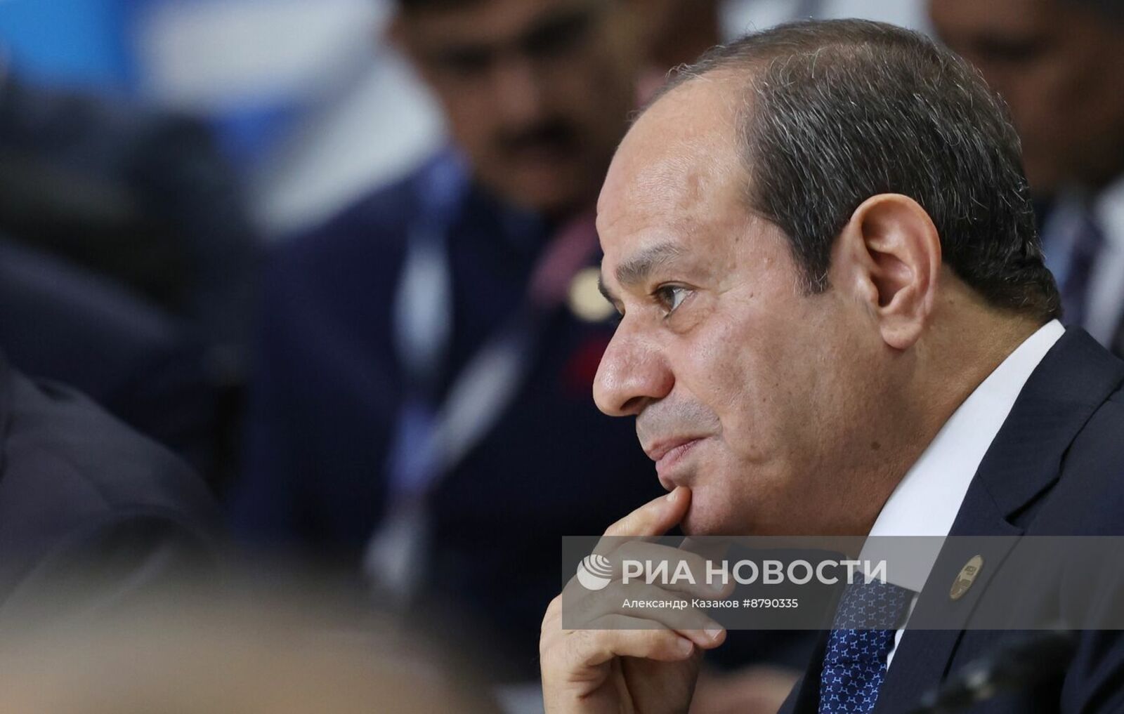 Президент Египта попросил передать приветствие Путину