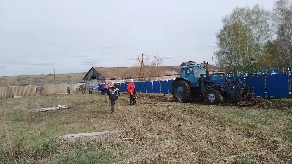 На кладбищах района прошел День поминовения и почитания