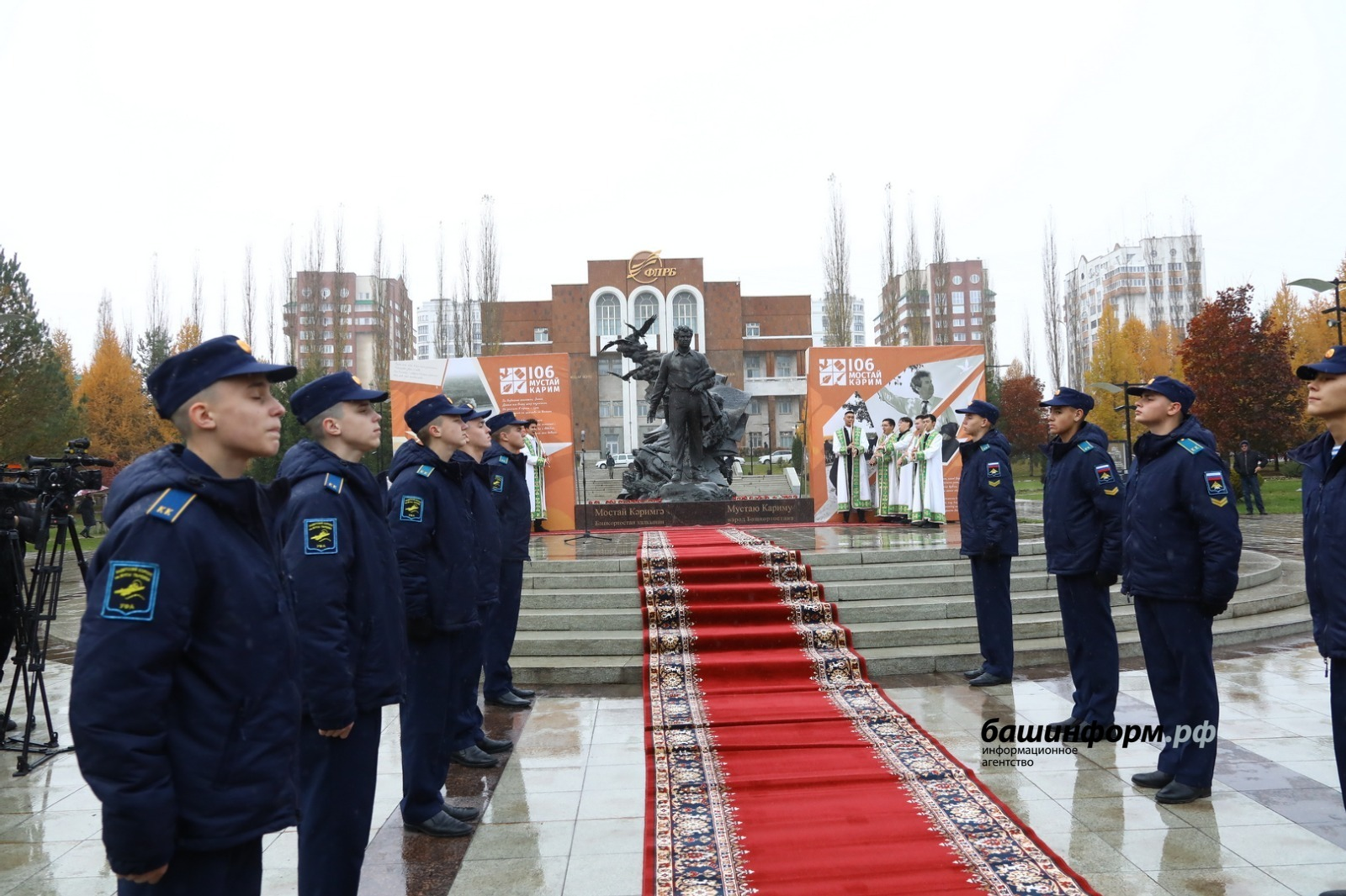 В Уфе отметили 106-летие со дня рождения народного поэта Мустая Карима
