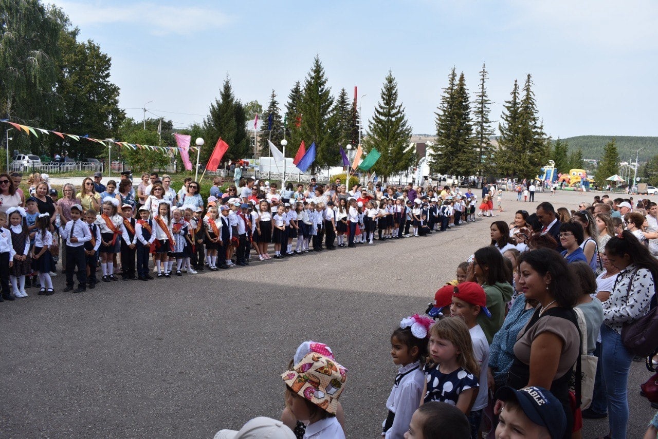 В Бижбуляке состоялся детский праздник "Полный вперёд!", посвященный Дню знаний