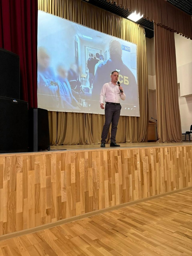 В школе №3 с. Бижбуляк состоялась встреча с представителем Управления ФСБ России