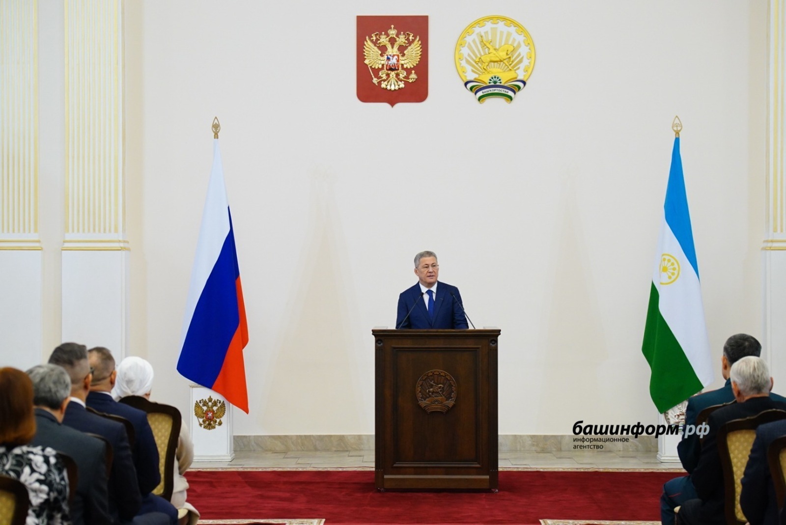 В канун Дня защитника Отечества Радий Хабиров вручил госнаграды