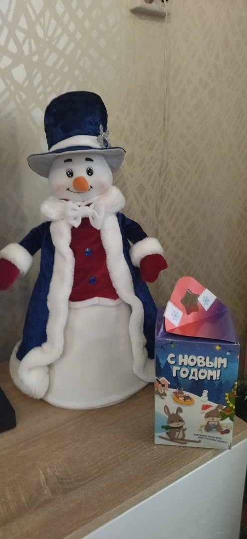 Дед Мороз со Снегурочкой поздравили с наступающим Новым 2023 годом жителей деревень Алексеевка и Барш,