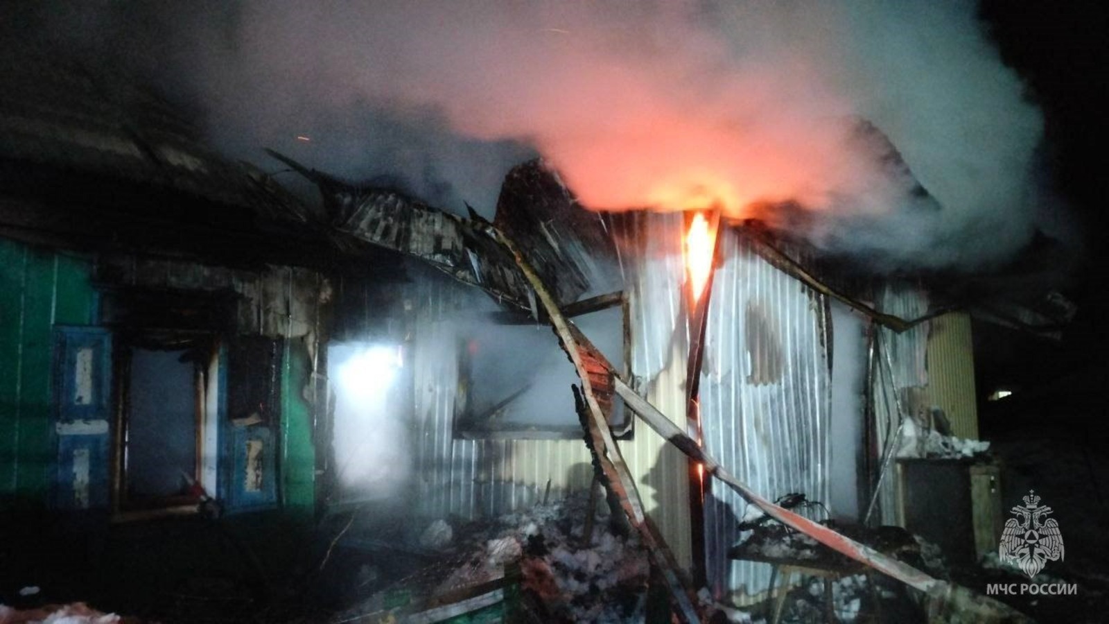 В Башкирии многодетная семья из-за пожара осталась без крыши над головой
