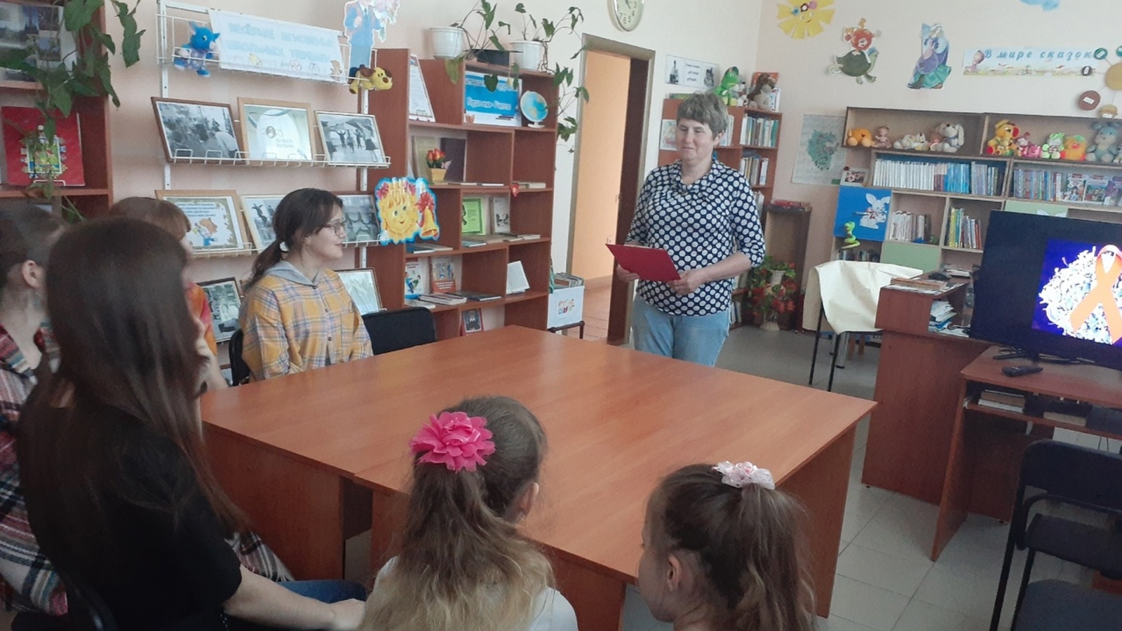 В библиотеке с. Дюсяново прошла беседа на тему «СПИД - болезнь века»