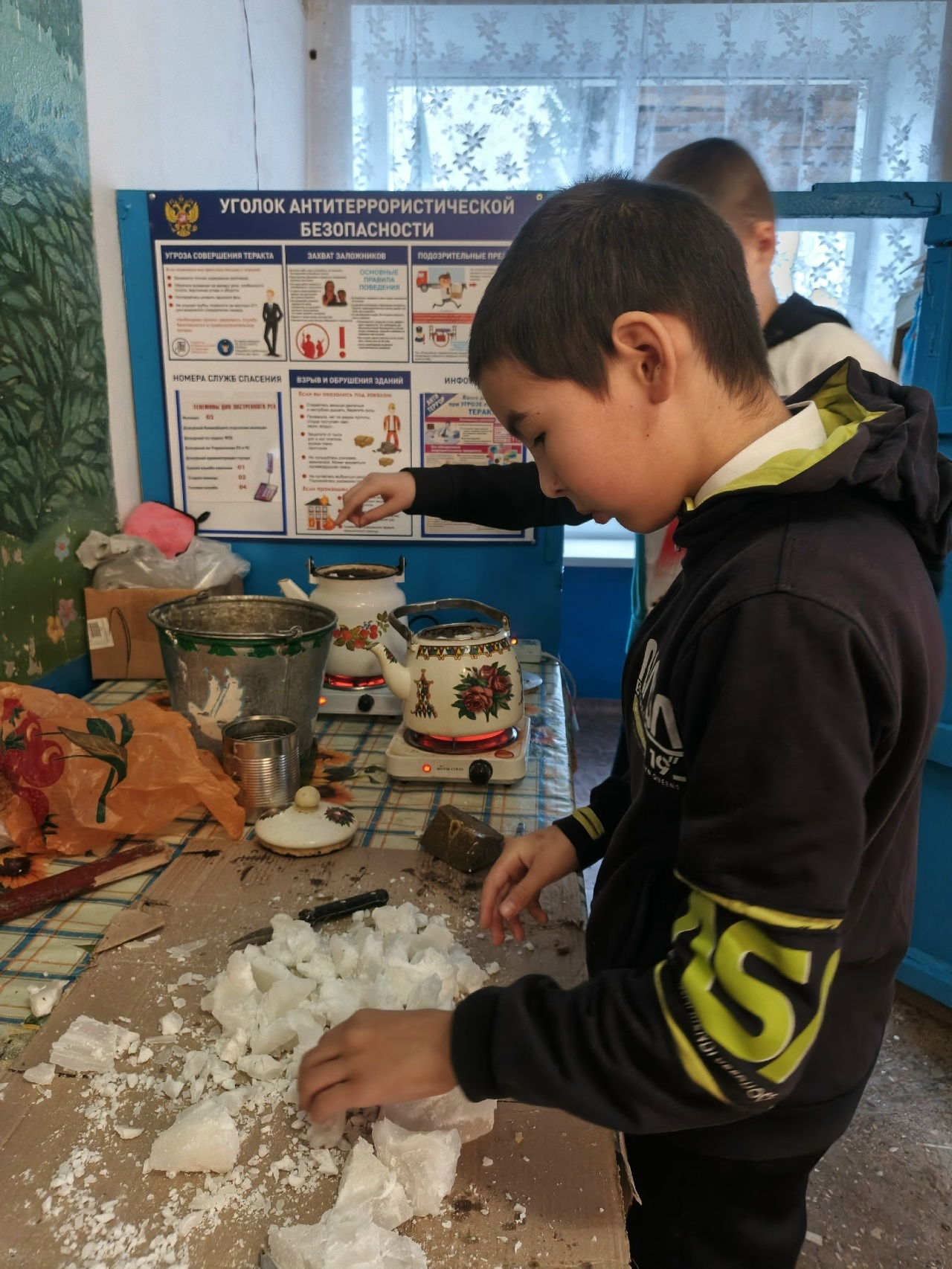 Волонтеры Елбулактамака провели мастер-класс по изготовлению окопных свечей