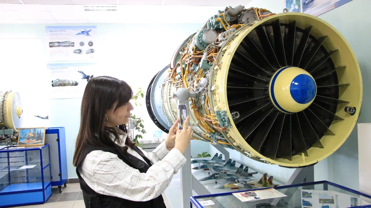 Клуб молодых учёных  побывал на производстве ОДК‑УМПО