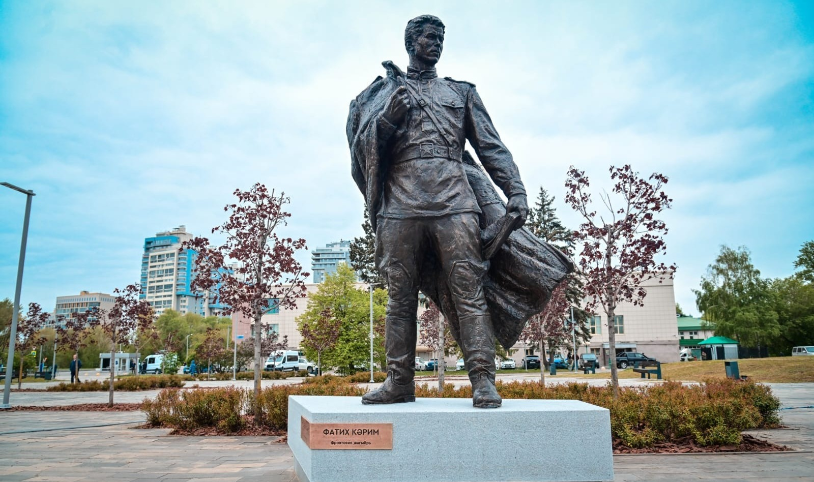 В Казани открыли памятник писателю Фатиху Кариму