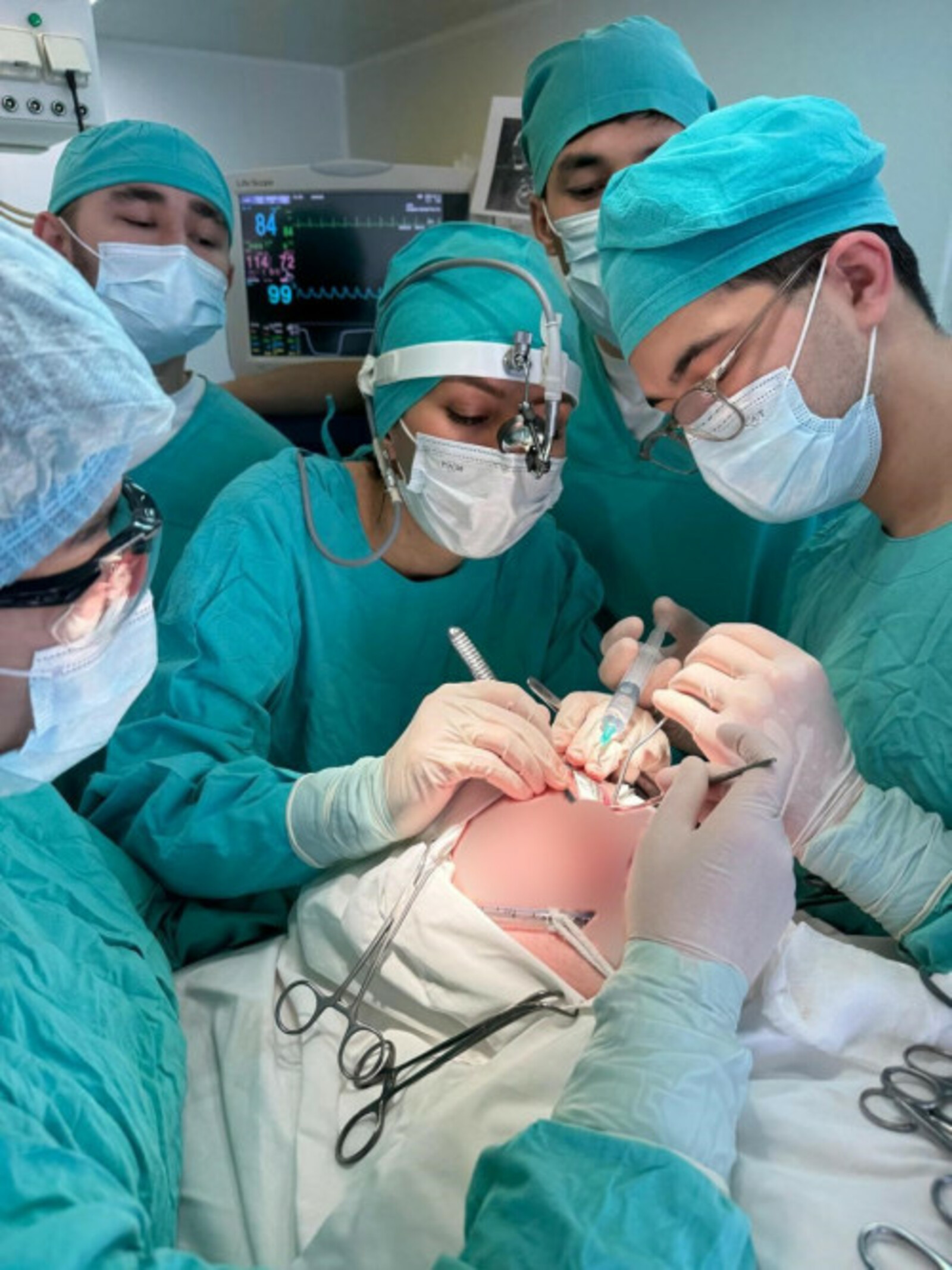 Ученые Межвузовского кампуса с врачами помогли бойцу СВО восстановить лицо