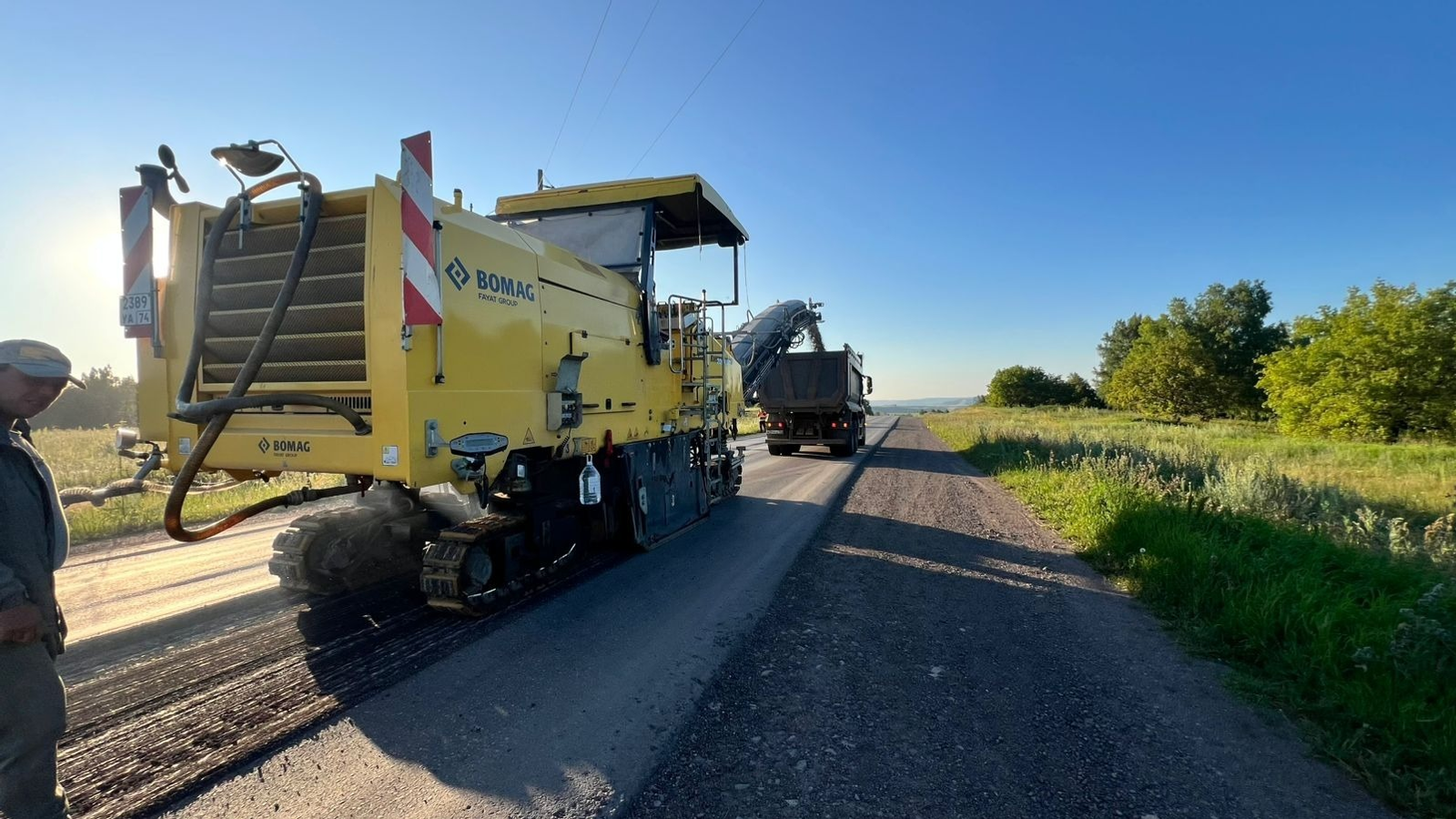 В Туймазинском районе начали асфальтировать дорогу по нацпроекту