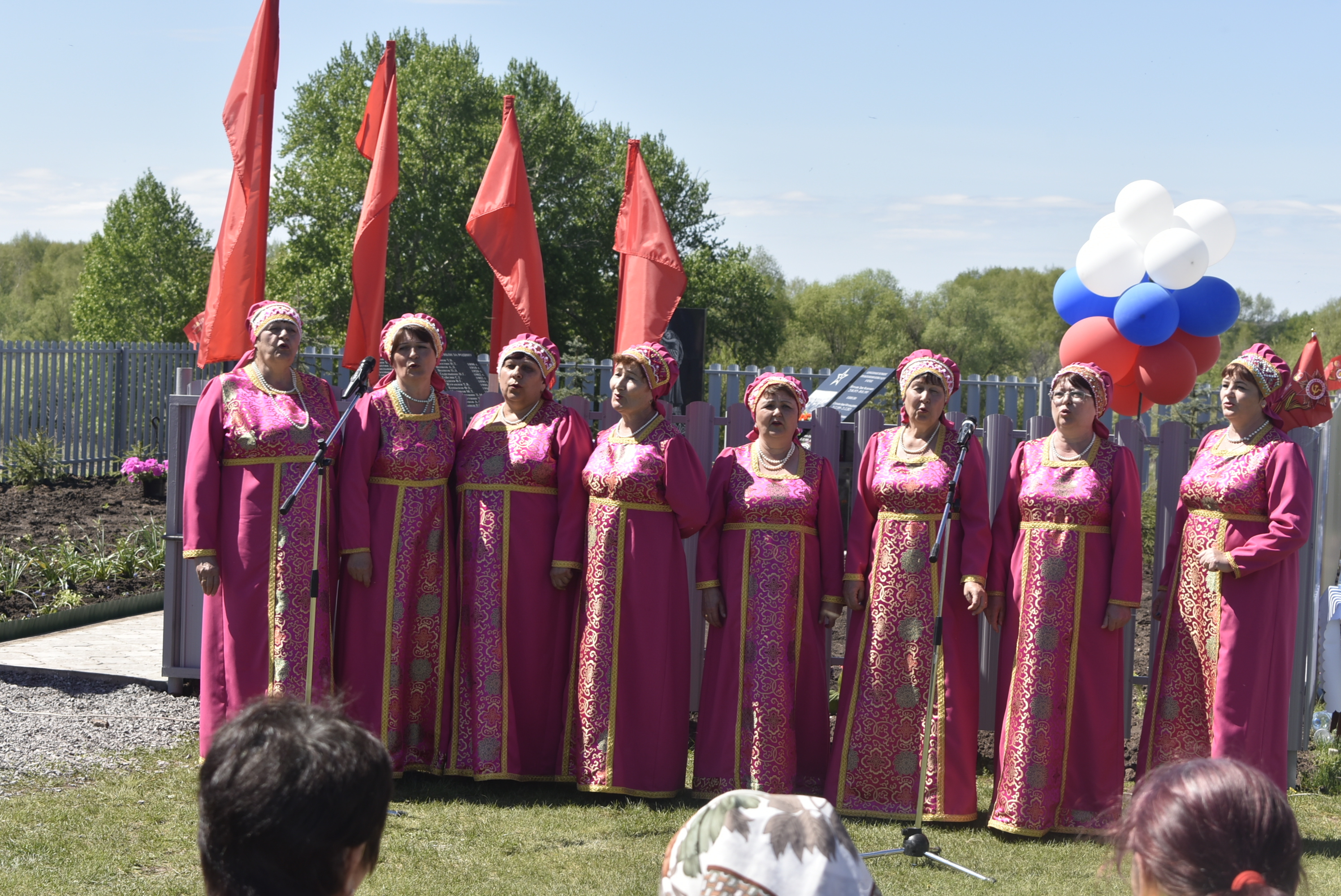 В граните навечно запечатлены славные имена