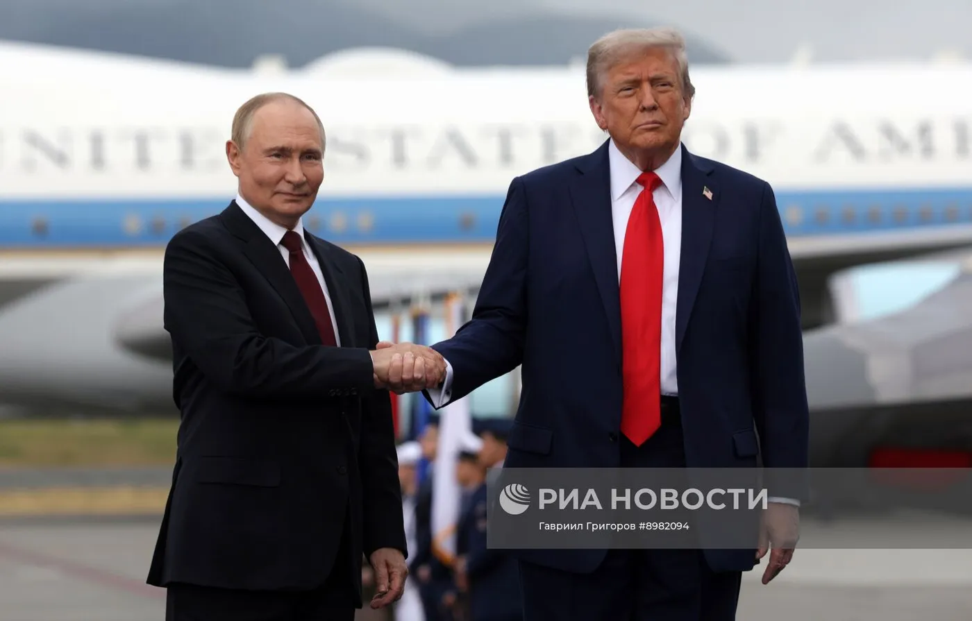 Путин сообщил Трампу, что готов объявить перемирие ко Дню Победы