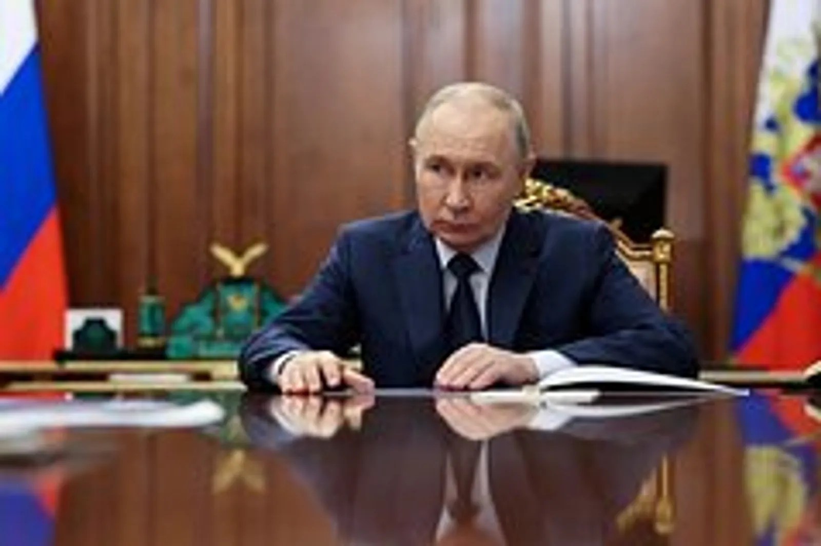 Путин обратился к правительству с просьбой насчет экономических показателей