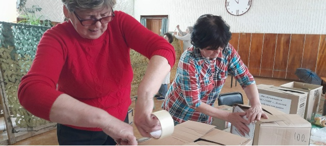 Жители и волонтеры с. Демский с теплотой и вниманием собрали посылки для СВО