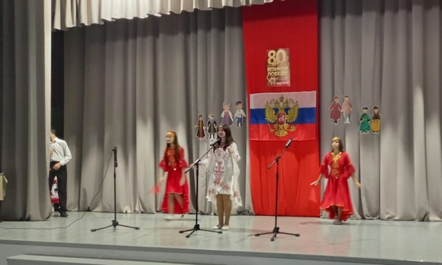 В Кош-Елге прошел праздничный концерт, посвященный Дню единства России