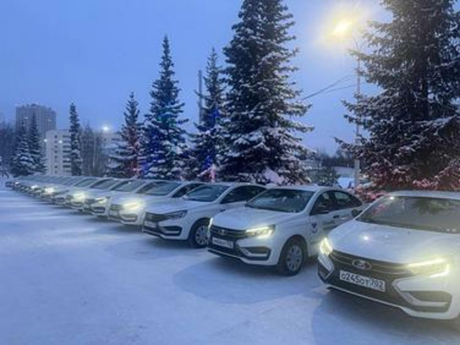 Медучреждения Башкортостана получили 22 новых автомобиля