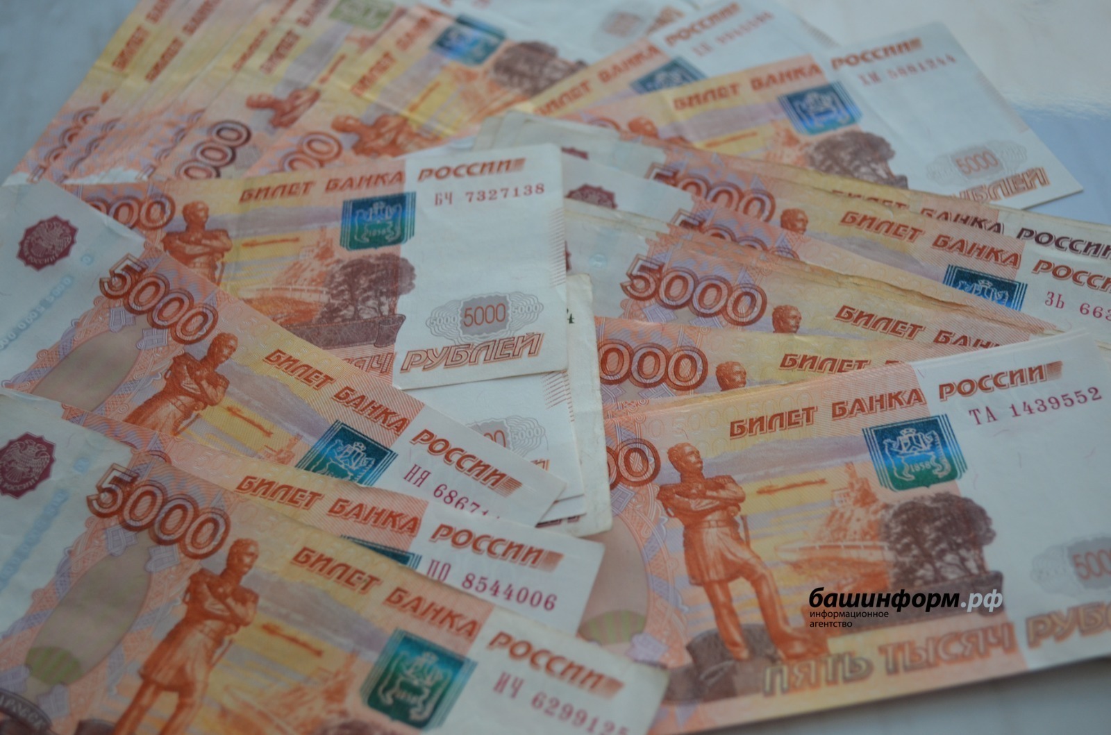 В России за год выявили 6,5 тысячи поддельных банкнот