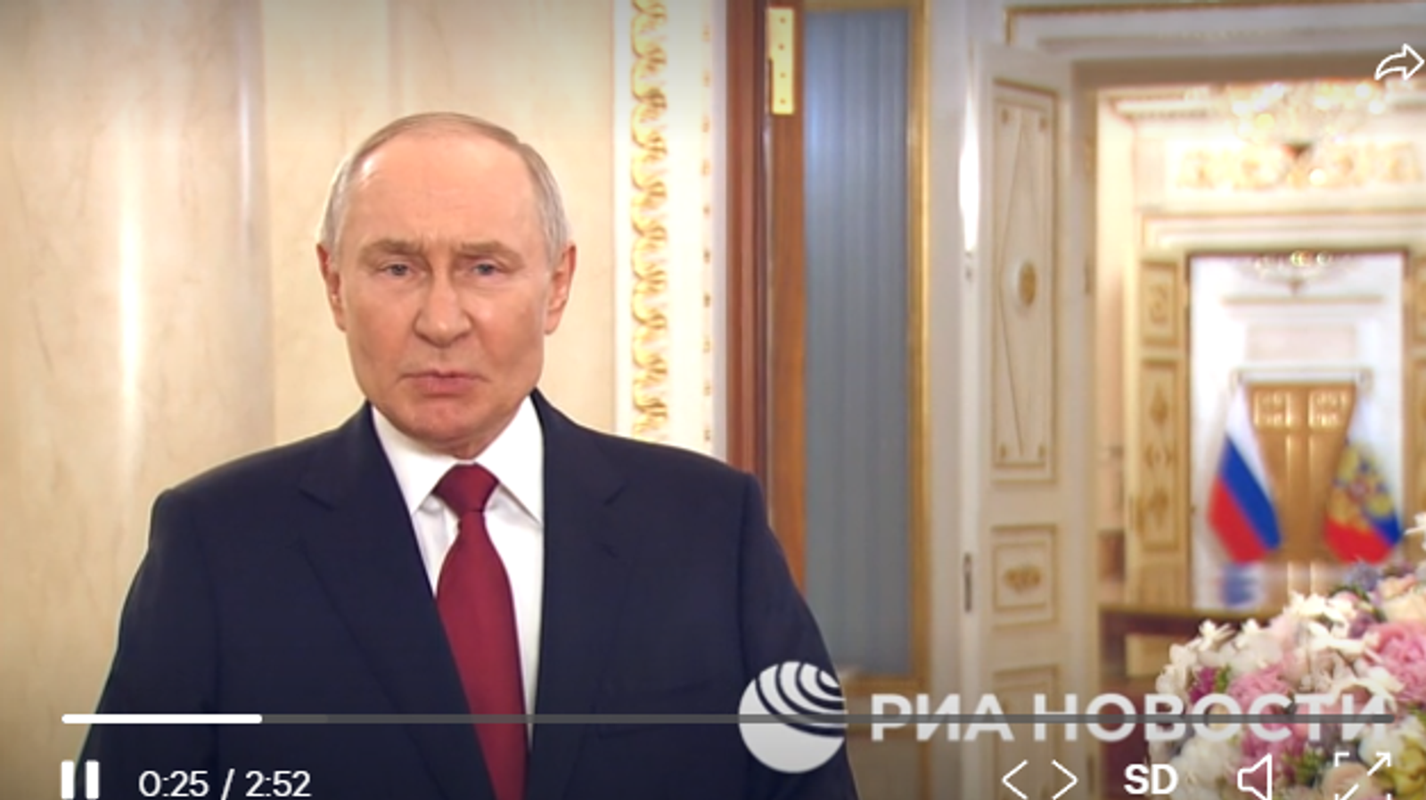 Путин поздравил россиянок с 8 Марта