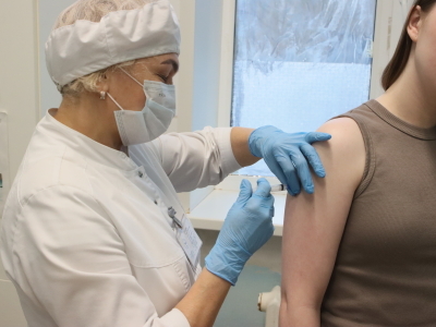 Без прививок и грязные руки: инфекционист из Уфы назвала опасности лета