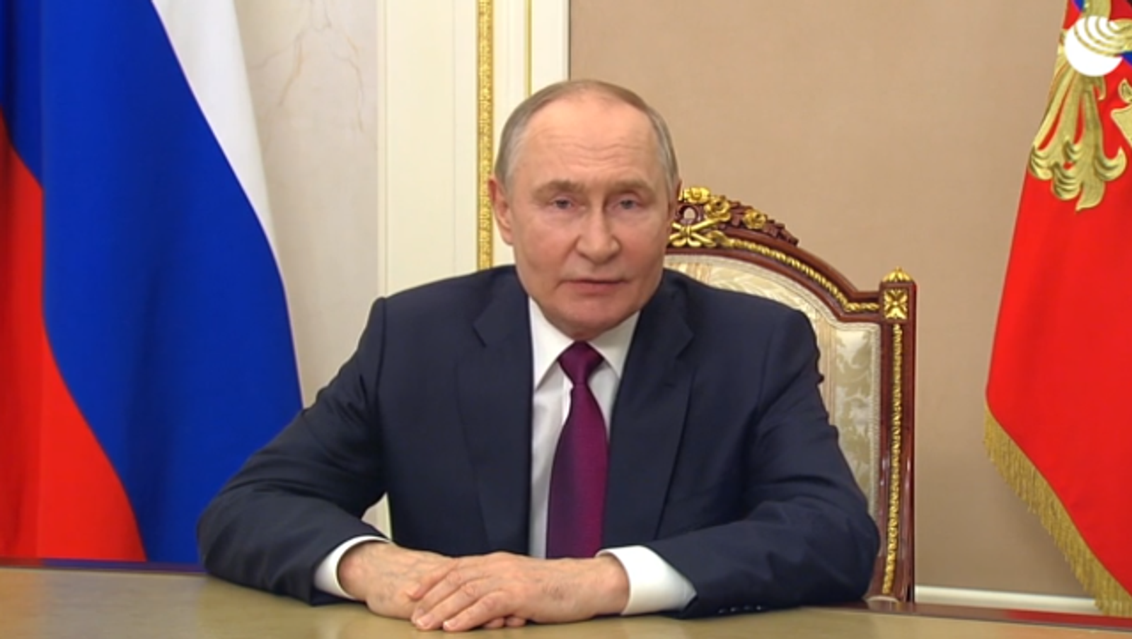 Путин поздравил выпускников российских школ