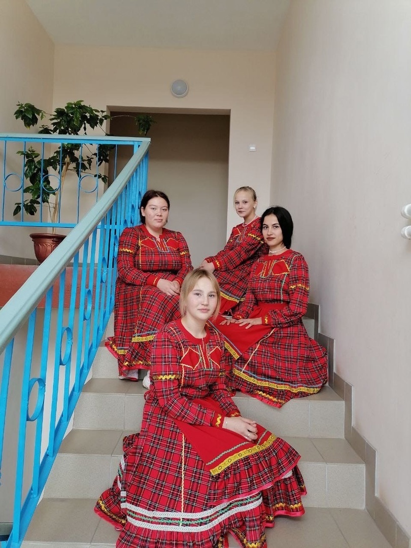 В Базлыкском СМФК в рамках Дня национального костюма прошла фотосессия в чувашских национальных костюмах