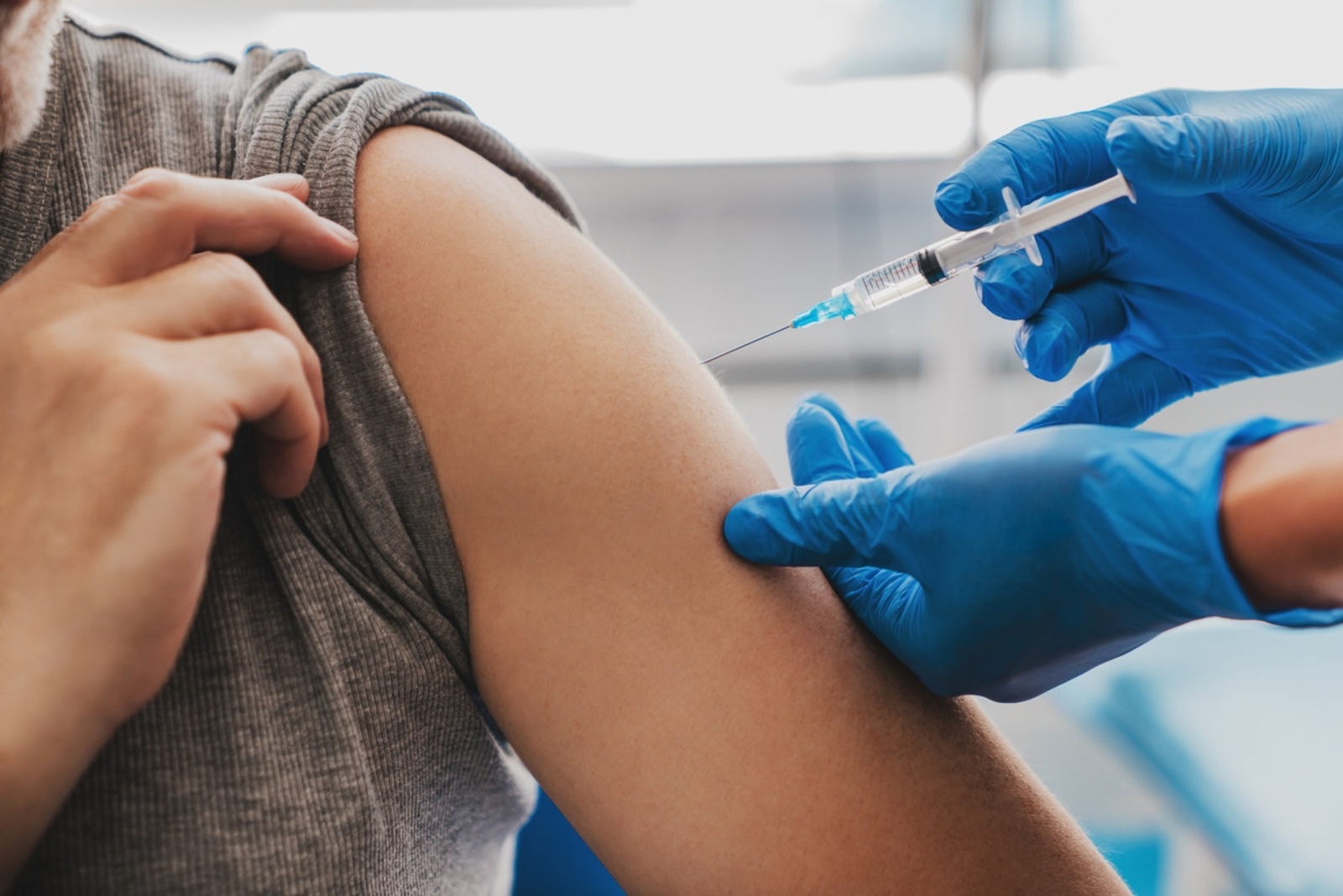 Вакцину от COVID-19 включили в Национальный календарь прививок