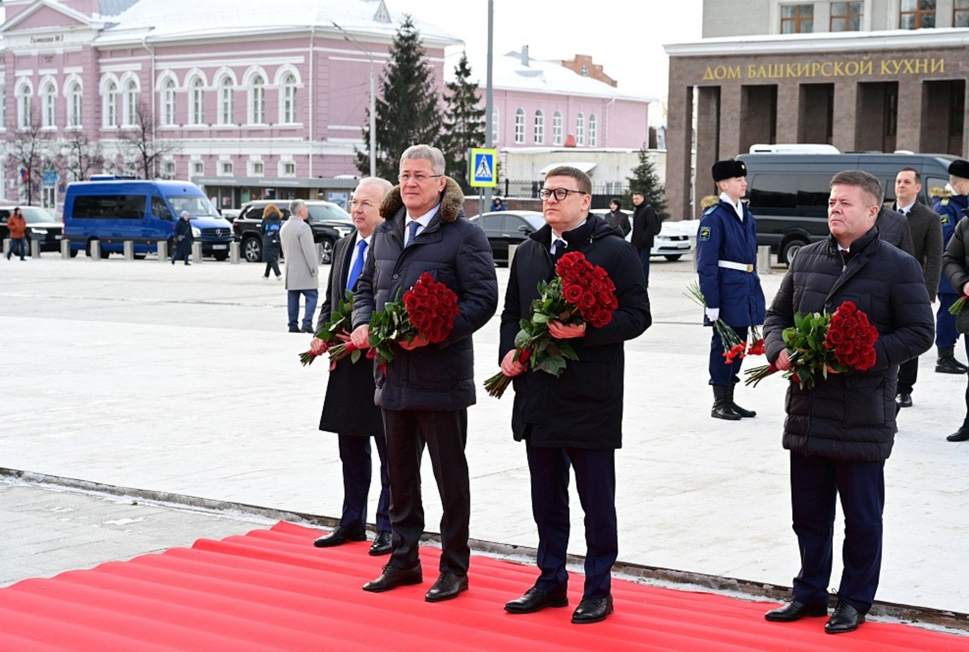 Радий Хабиров и Алексей Текслер почтили память генерала Шаймуратова