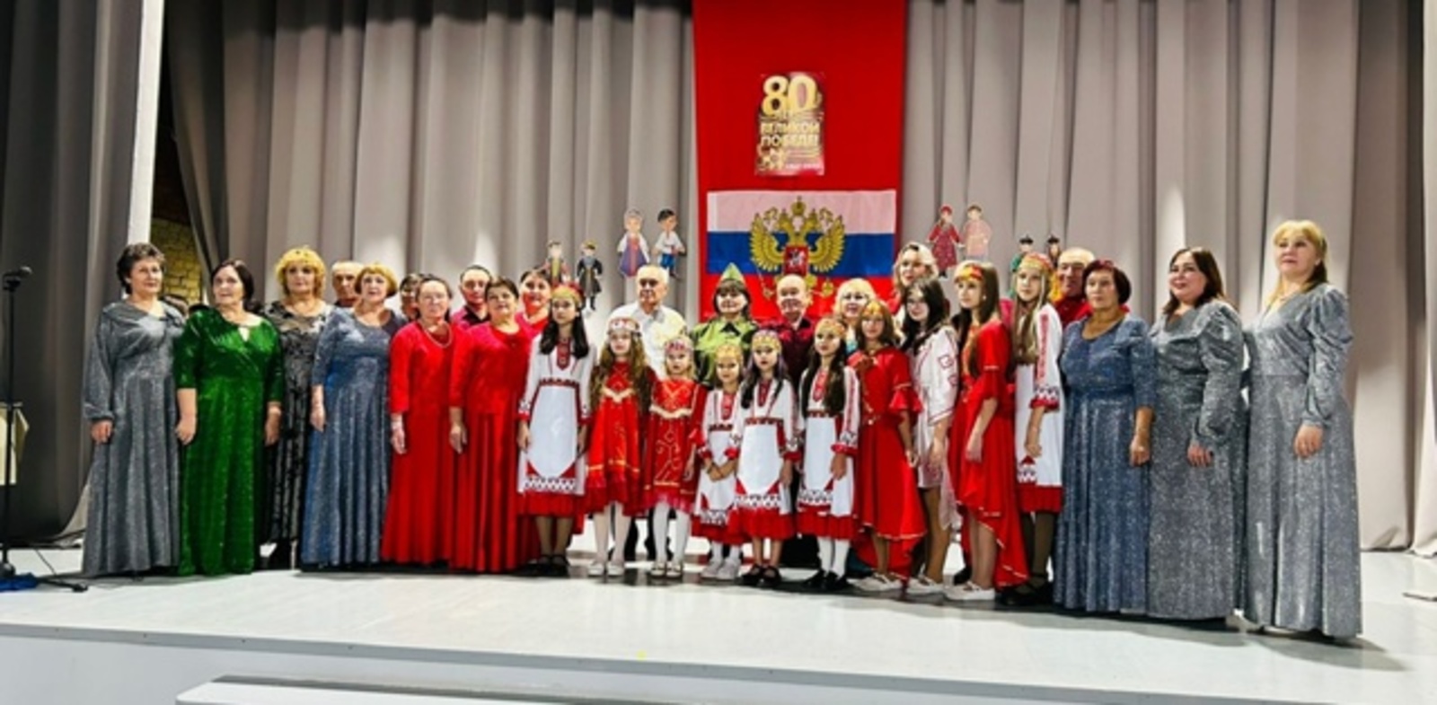 В Кош-Елге прошел праздничный концерт, посвященный Дню единства России