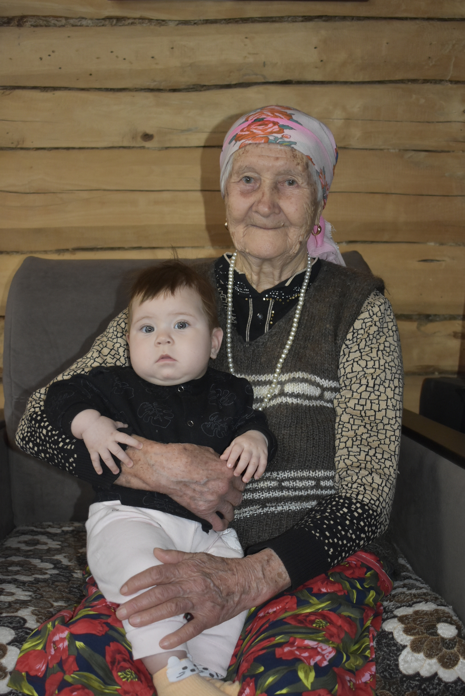 Прожила в трудах и заботах достойную жизнь