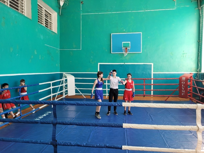 В спортивном зале Центра детского творчества с. Бижбуляк состоялась товарищеская встреча по боксу, посвященная Году семьи