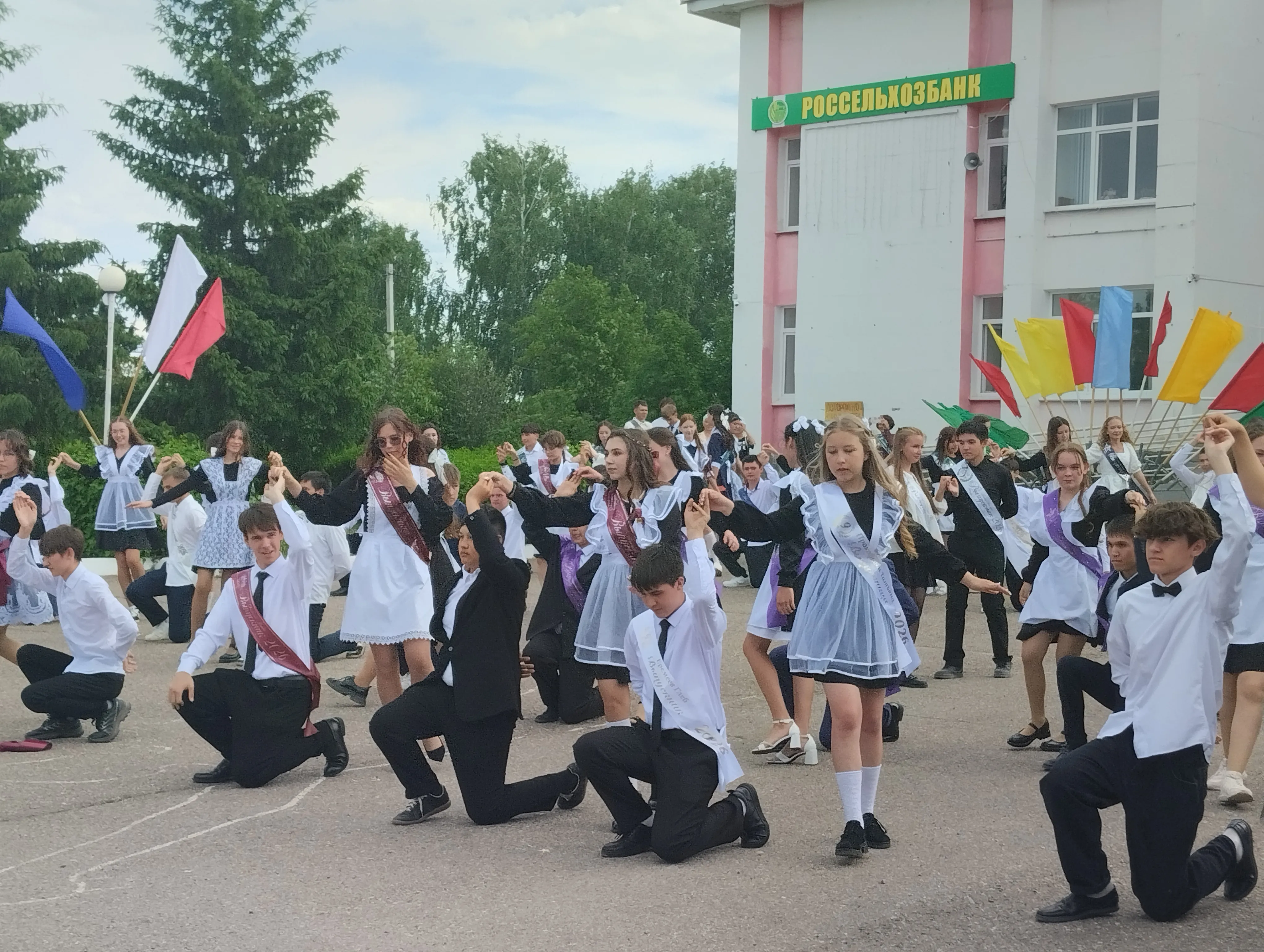 Последний школьный звонок — начало нового этапа