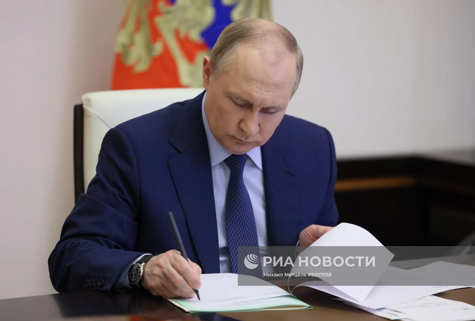 Путин подписал закон о защите генетических данных человека