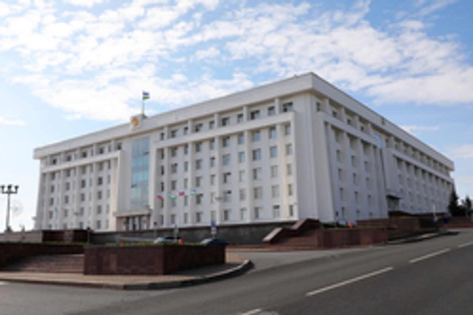 Глава Башкирии поздравил муниципальных служащих с праздником