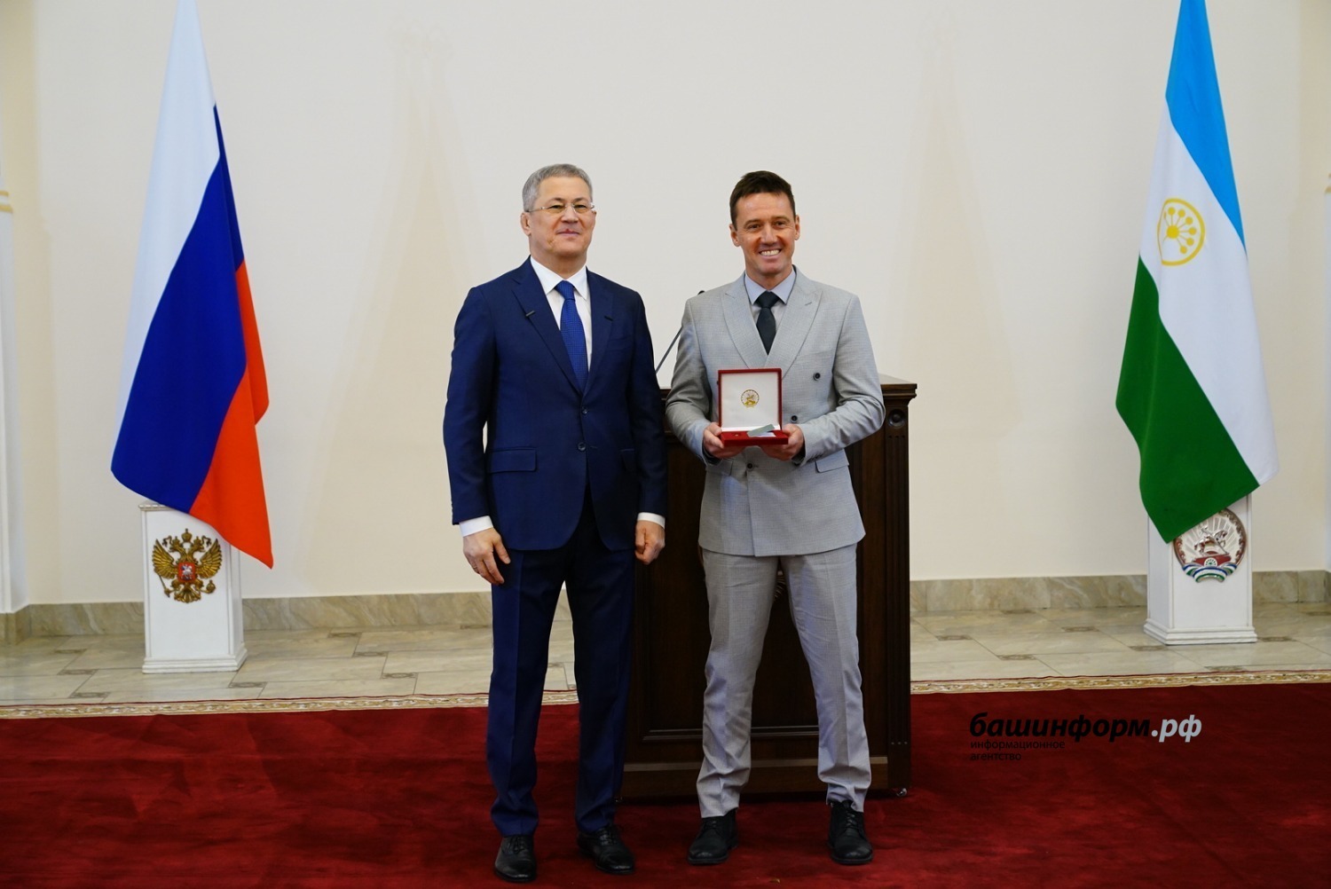 В канун Дня защитника Отечества Радий Хабиров вручил госнаграды