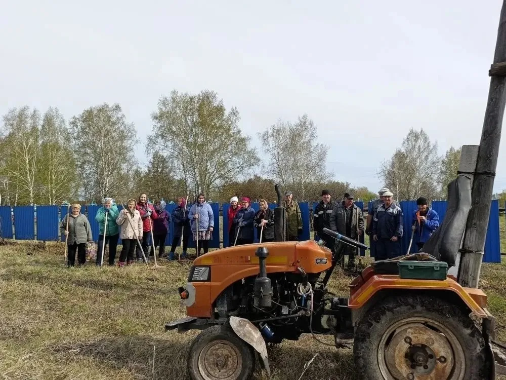 На кладбищах района прошел День поминовения и почитания