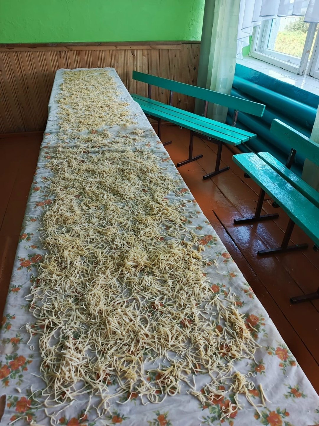 В средней школе с. Кенгер-Менеуз приготовили домашнюю лапшу для бойцов СВО